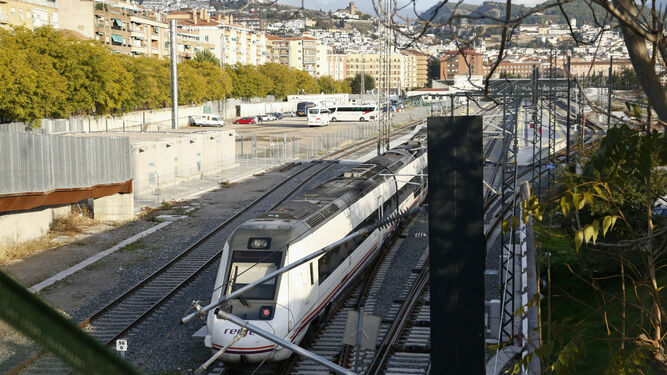 Un tren convencional con origen Almería sale de Granada